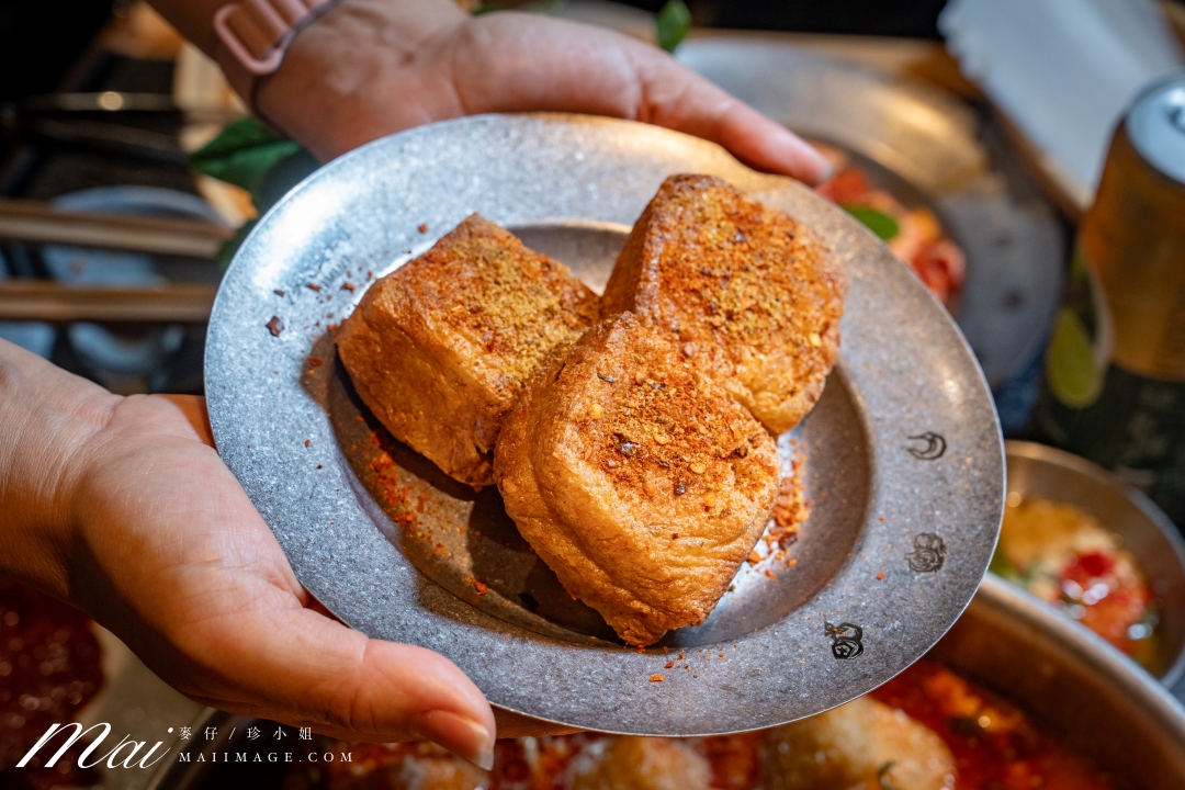 台北大安區美食|滇發哥·雲南臭豆腐火鍋,忠孝敦化站巷弄裡越臭越迷人的深夜火鍋,臭豆腐百香果酸湯鴛鴦鍋必點。台北異國火鍋推薦 台北大安區美食|滇發哥·雲南臭豆腐火鍋,忠孝敦化站巷弄裡越臭越迷人的深夜火鍋,臭豆腐百香果酸湯鴛鴦鍋必點。台北異國火鍋推薦