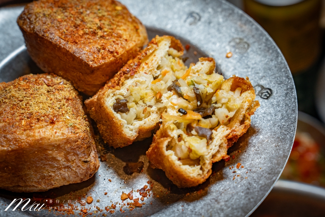 台北大安區美食|滇發哥·雲南臭豆腐火鍋,忠孝敦化站巷弄裡越臭越迷人的深夜火鍋,臭豆腐百香果酸湯鴛鴦鍋必點。台北異國火鍋推薦 台北大安區美食|滇發哥·雲南臭豆腐火鍋,忠孝敦化站巷弄裡越臭越迷人的深夜火鍋,臭豆腐百香果酸湯鴛鴦鍋必點。台北異國火鍋推薦