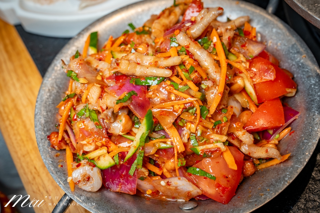 台北大安區美食|滇發哥·雲南臭豆腐火鍋,忠孝敦化站巷弄裡越臭越迷人的深夜火鍋,臭豆腐百香果酸湯鴛鴦鍋必點。台北異國火鍋推薦 台北大安區美食|滇發哥·雲南臭豆腐火鍋,忠孝敦化站巷弄裡越臭越迷人的深夜火鍋,臭豆腐百香果酸湯鴛鴦鍋必點。台北異國火鍋推薦