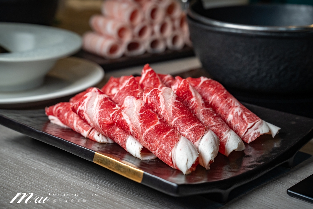 【桃園藝文美食】食鍋性也 藝文店～桃園藝文特區精緻火鍋吃到飽，359元起蔬菜吧、飲料、主食通通無限供應！再加239還能肉品無限吃