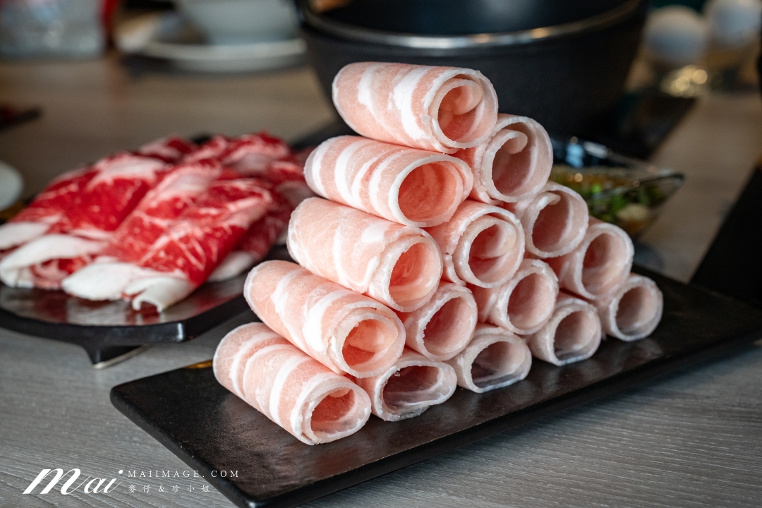 【桃園藝文美食】食鍋性也 藝文店～桃園藝文特區精緻火鍋吃到飽，359元起蔬菜吧、飲料、主食通通無限供應！再加239還能肉品無限吃