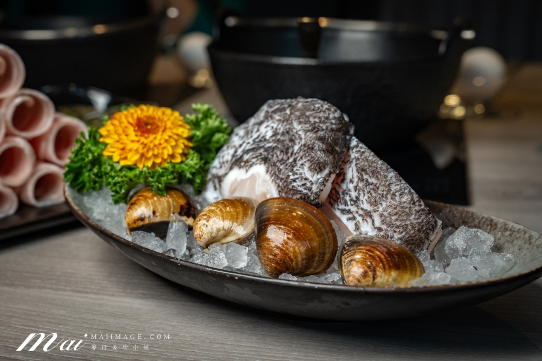 【桃園藝文美食】食鍋性也 藝文店～桃園藝文特區精緻火鍋吃到飽，359元起蔬菜吧、飲料、主食通通無限供應！再加239還能肉品無限吃