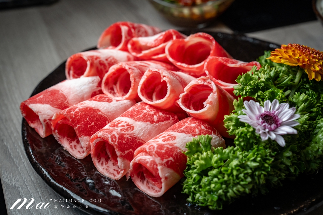 【桃園藝文美食】食鍋性也 藝文店～桃園藝文特區精緻火鍋吃到飽，359元起蔬菜吧、飲料、主食通通無限供應！再加239還能肉品無限吃