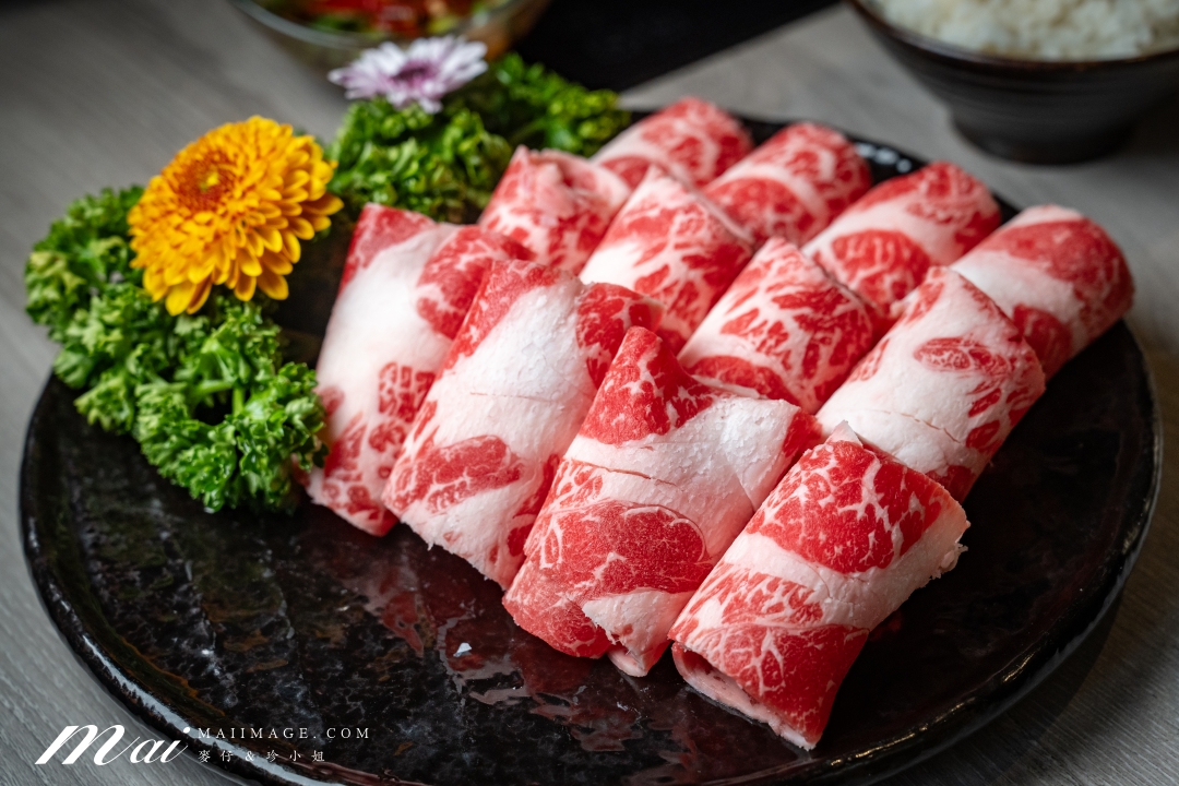 【桃園藝文美食】食鍋性也 藝文店～桃園藝文特區精緻火鍋吃到飽，359元起蔬菜吧、飲料、主食通通無限供應！再加239還能肉品無限吃