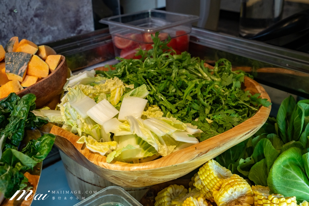 【桃園藝文美食】食鍋性也 藝文店～桃園藝文特區精緻火鍋吃到飽，359元起蔬菜吧、飲料、主食通通無限供應！再加239還能肉品無限吃