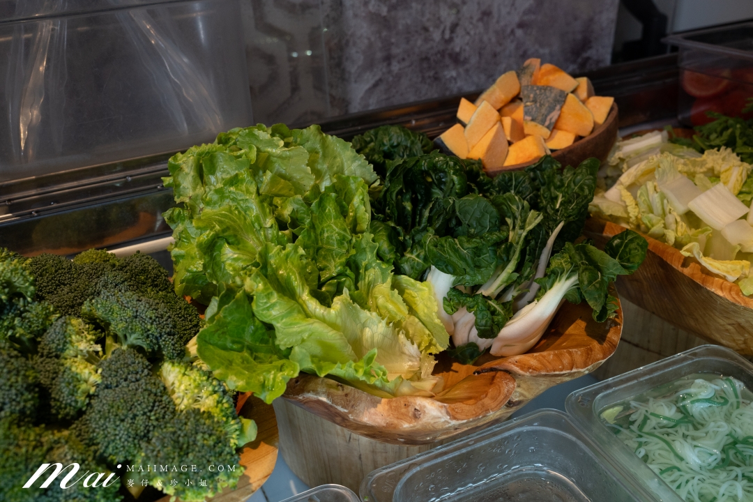 【桃園藝文美食】食鍋性也 藝文店～桃園藝文特區精緻火鍋吃到飽，359元起蔬菜吧、飲料、主食通通無限供應！再加239還能肉品無限吃