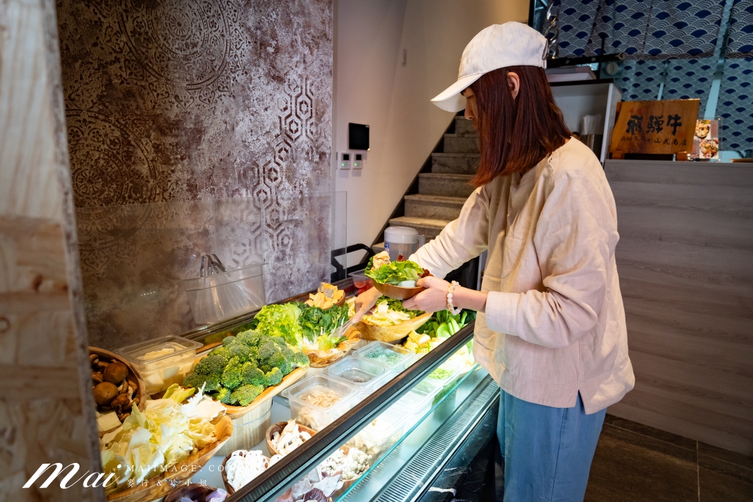 【桃園藝文美食】食鍋性也 藝文店～桃園藝文特區精緻火鍋吃到飽，359元起蔬菜吧、飲料、主食通通無限供應！再加239還能肉品無限吃