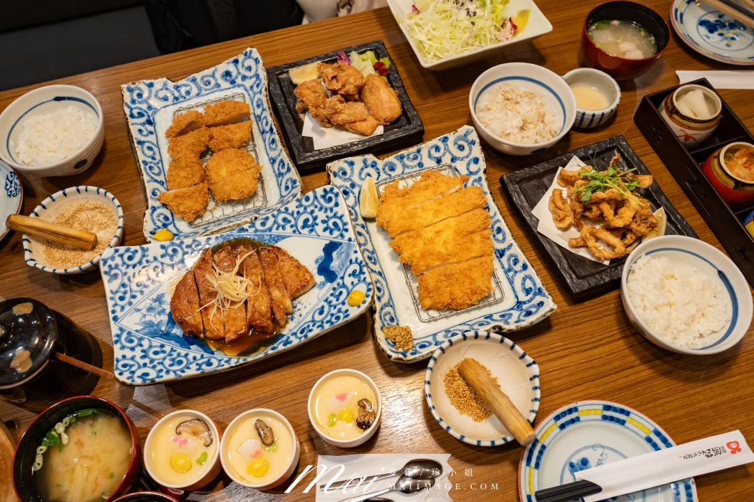 【桃園美食】靜岡勝政豬排大江店~2026大江購物中心排隊名店,全新推出三人套餐更超值。 【桃園美食】靜岡勝政豬排大江店~2026大江購物中心排隊名店,全新推出三人套餐更超值。