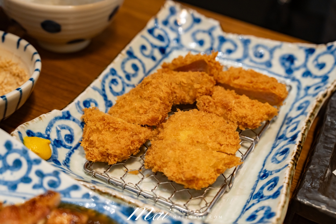 【桃園美食】靜岡勝政豬排大江店～2026大江購物中心排隊名店，全新推出三人套餐更超值。