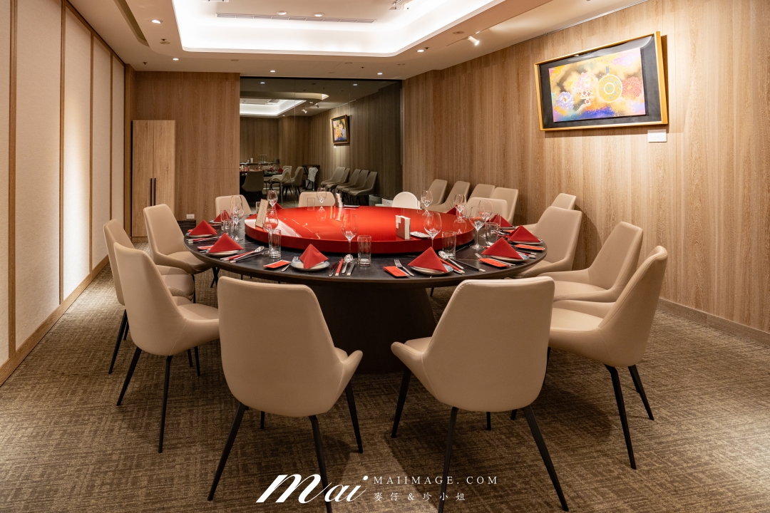 【台北美食】麟聚餐廳～連續兩年米其林一星經典粵菜！麟聚餐廳｜25000元桌菜開箱！玻璃脆皮小乳鴨、魚翅濃湯一品雞、油焗大虎蝦好銷魂、台北小巨蛋捷運美食