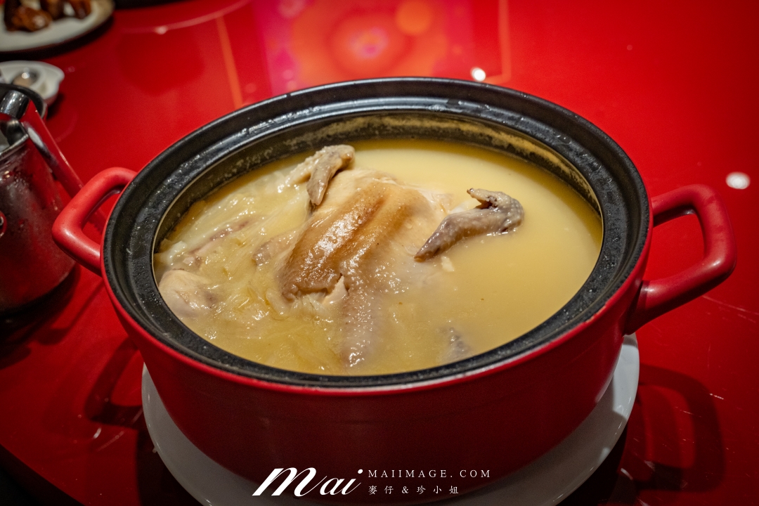 【台北美食】麟聚餐廳～連續兩年米其林一星經典粵菜！麟聚餐廳｜25000元桌菜開箱！玻璃脆皮小乳鴨、魚翅濃湯一品雞、油焗大虎蝦好銷魂、台北小巨蛋捷運美食