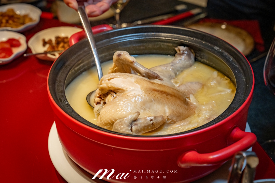 【台北美食】麟聚餐廳～連續兩年米其林一星經典粵菜！麟聚餐廳｜25000元桌菜開箱！玻璃脆皮小乳鴨、魚翅濃湯一品雞、油焗大虎蝦好銷魂、台北小巨蛋捷運美食