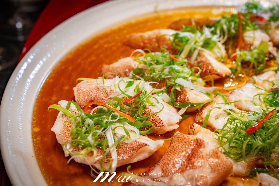 【台北美食】麟聚餐廳～連續兩年米其林一星經典粵菜！麟聚餐廳｜25000元桌菜開箱！玻璃脆皮小乳鴨、魚翅濃湯一品雞、油焗大虎蝦好銷魂、台北小巨蛋捷運美食