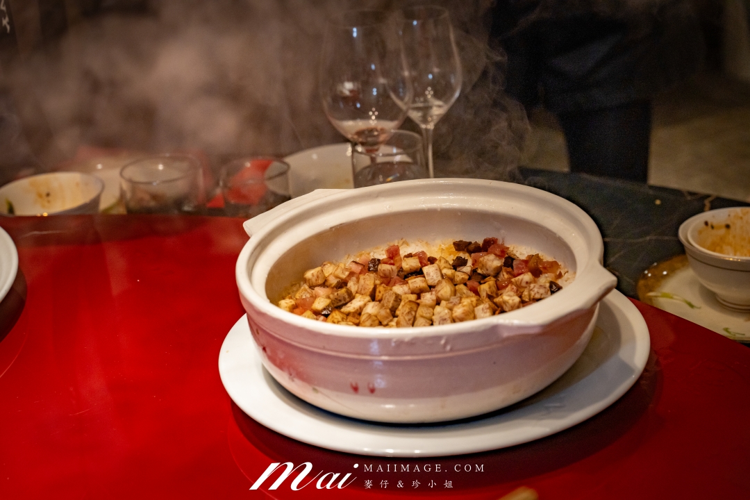 【台北美食】麟聚餐廳～連續兩年米其林一星經典粵菜！麟聚餐廳｜25000元桌菜開箱！玻璃脆皮小乳鴨、魚翅濃湯一品雞、油焗大虎蝦好銷魂、台北小巨蛋捷運美食
