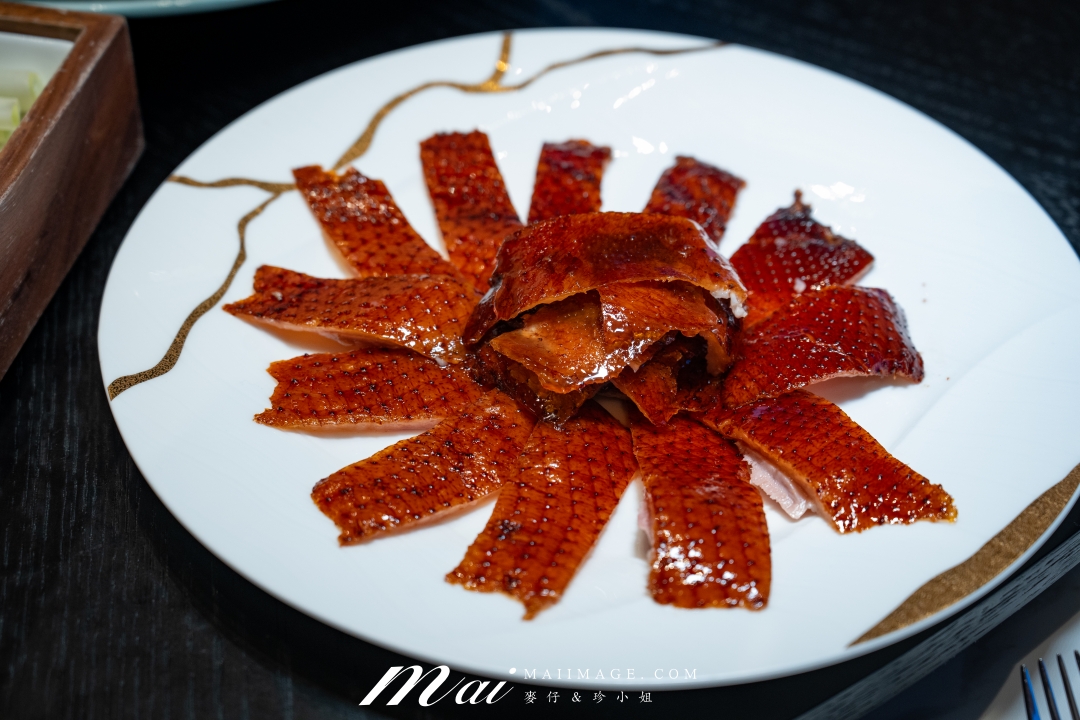 【台北美食】芮馥軒 Renfinea～全新開幕頂級粵菜餐廳，必點爐烤片皮鵝、寧波銀絲香辣蝦、大閘蟹粉豆腐煲，一桌吃遍經典粵菜與港點