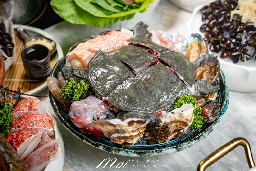 【台北美食】台北大安區鮮度爆表鍋物推薦！ 來到熹極洣28會館，必吃招牌「28極上龍皇海陸御膳」整隻空運來台活龍蝦 × 日本A5和牛，原價2,500元，限時尊享價只要1,500元，還免收10%服務費！ 頂級海陸一次滿足，奢華美味超乎想像！