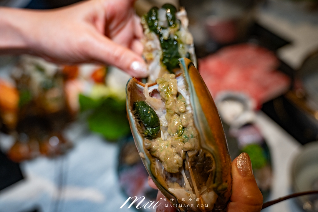 【台北美食】台北大安區鮮度爆表鍋物推薦！ 來到熹極洣28會館，必吃招牌「28極上龍皇海陸御膳」整隻空運來台活龍蝦 × 日本A5和牛，原價2,500元，限時尊享價只要1,500元，還免收10%服務費！ 頂級海陸一次滿足，奢華美味超乎想像！