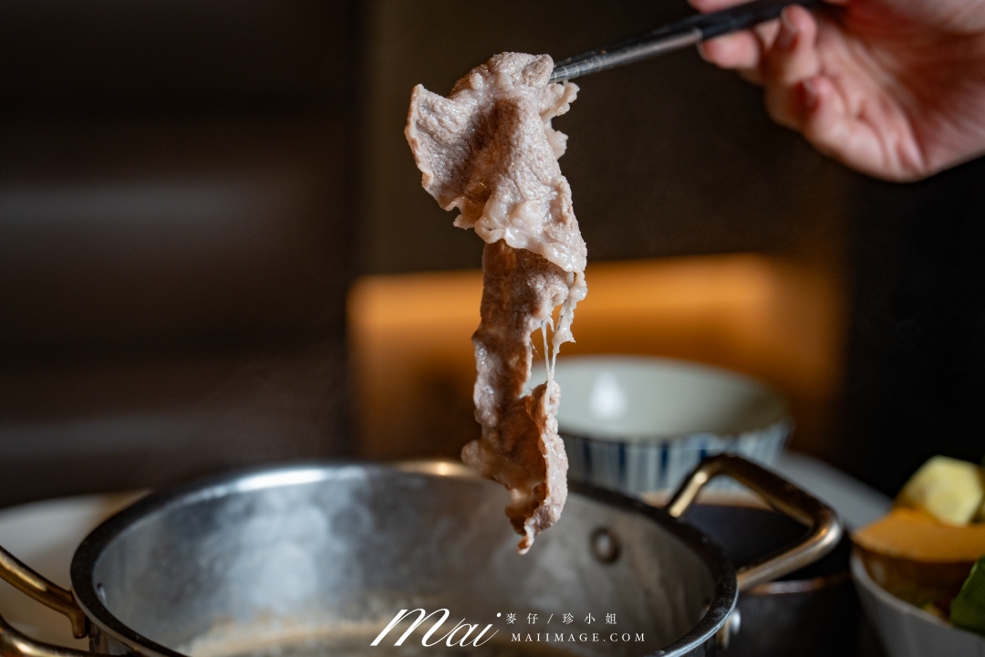 【台北美食】台北大安區鮮度爆表鍋物推薦！ 來到熹極洣28會館，必吃招牌「28極上龍皇海陸御膳」整隻空運來台活龍蝦 × 日本A5和牛，原價2,500元，限時尊享價只要1,500元，還免收10%服務費！ 頂級海陸一次滿足，奢華美味超乎想像！