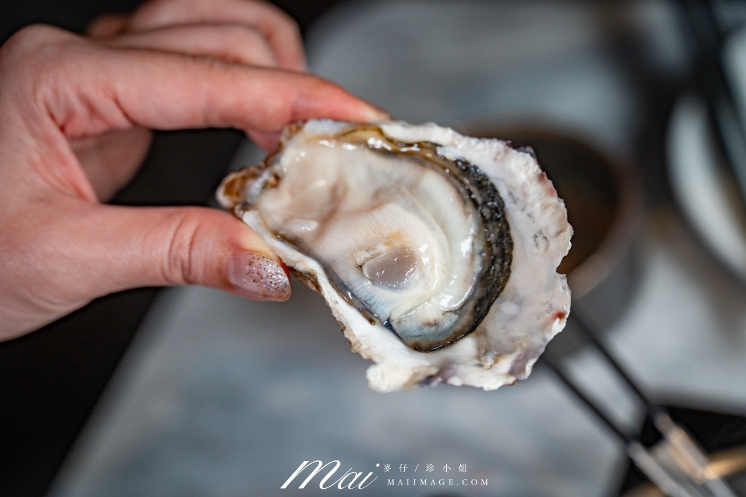 【台北美食】台北大安區鮮度爆表鍋物推薦！ 來到熹極洣28會館，必吃招牌「28極上龍皇海陸御膳」整隻空運來台活龍蝦 × 日本A5和牛，原價2,500元，限時尊享價只要1,500元，還免收10%服務費！ 頂級海陸一次滿足，奢華美味超乎想像！