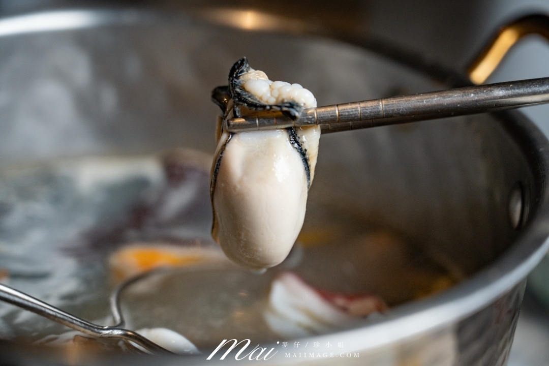 【台北美食】台北大安區鮮度爆表鍋物推薦！ 來到熹極洣28會館，必吃招牌「28極上龍皇海陸御膳」整隻空運來台活龍蝦 × 日本A5和牛，原價2,500元，限時尊享價只要1,500元，還免收10%服務費！ 頂級海陸一次滿足，奢華美味超乎想像！