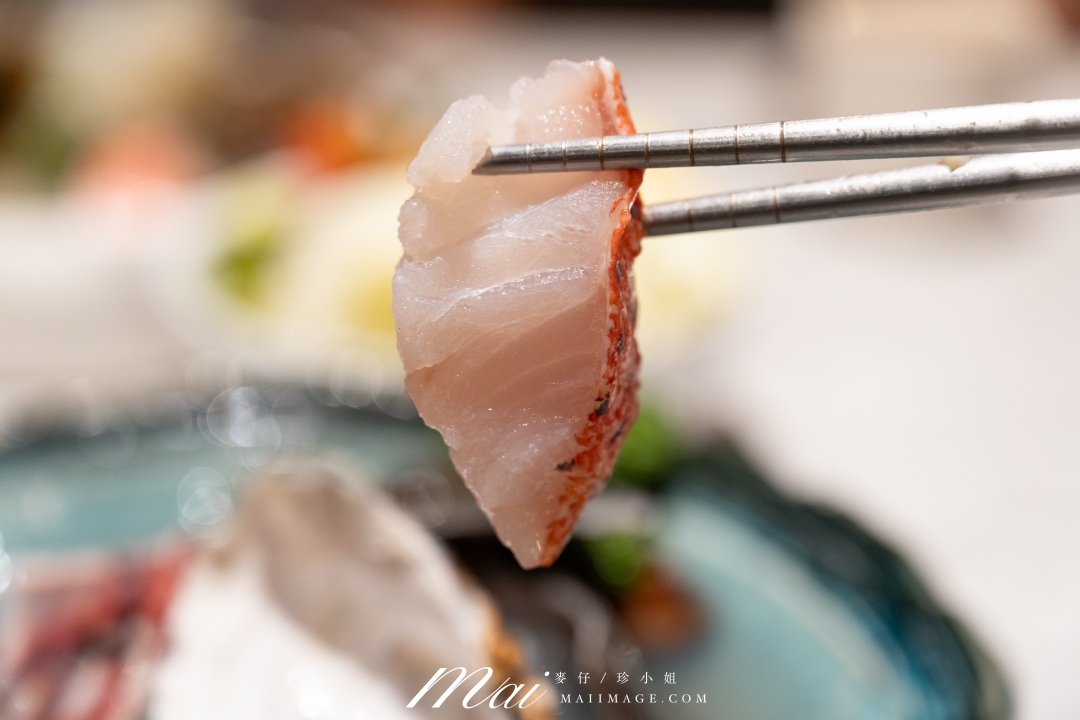 【台北美食】台北大安區鮮度爆表鍋物推薦！ 來到熹極洣28會館，必吃招牌「28極上龍皇海陸御膳」整隻空運來台活龍蝦 × 日本A5和牛，原價2,500元，限時尊享價只要1,500元，還免收10%服務費！ 頂級海陸一次滿足，奢華美味超乎想像！
