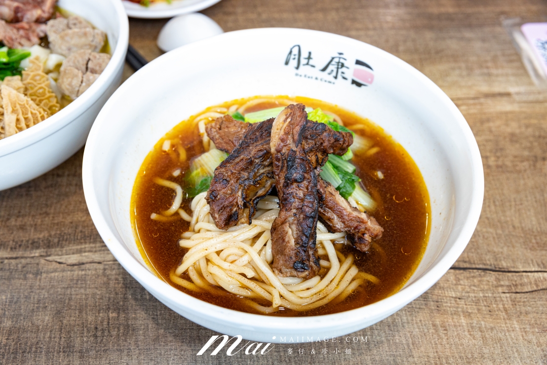 【台北美食】肚康炙燒牛肉麵天津店～牛肉麵節得獎名店！中山站必吃炙燒牛肉麵、清燉、番茄三種湯頭一次滿足。捷運中山站牛肉麵推薦