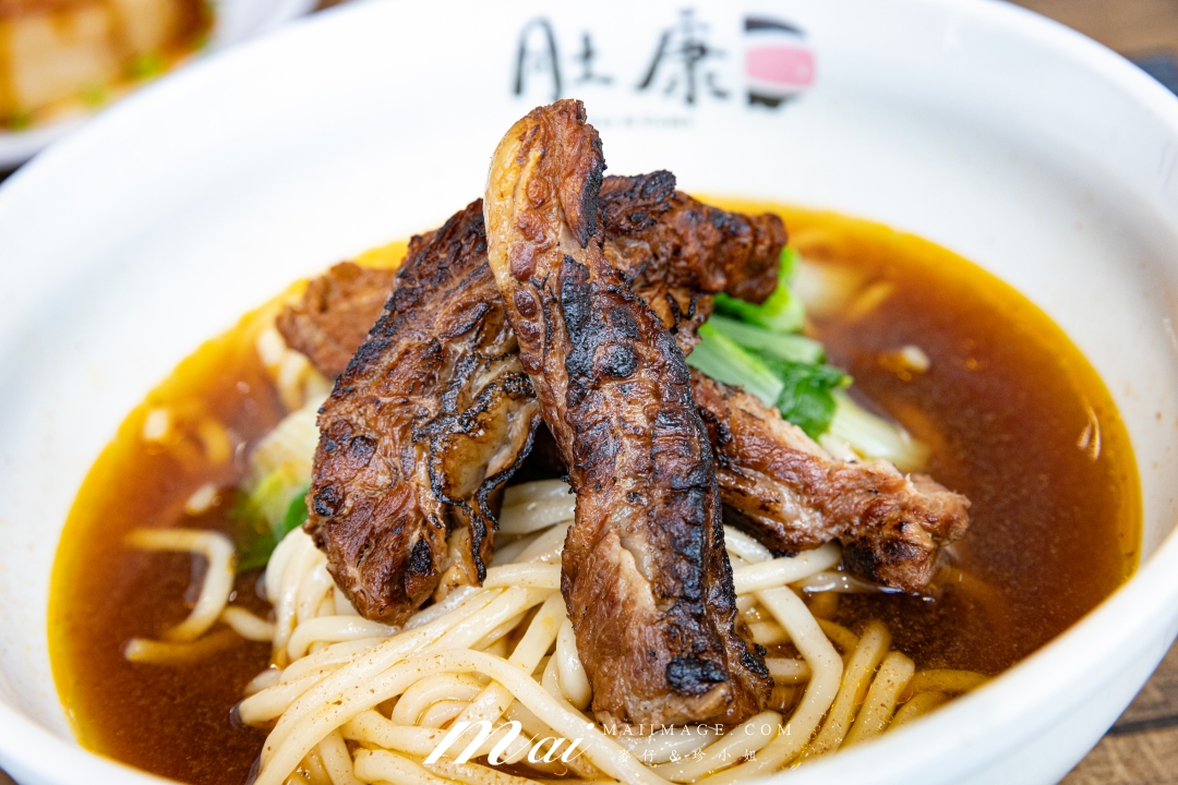 【台北美食】肚康炙燒牛肉麵天津店～牛肉麵節得獎名店！中山站必吃炙燒牛肉麵、清燉、番茄三種湯頭一次滿足。捷運中山站牛肉麵推薦