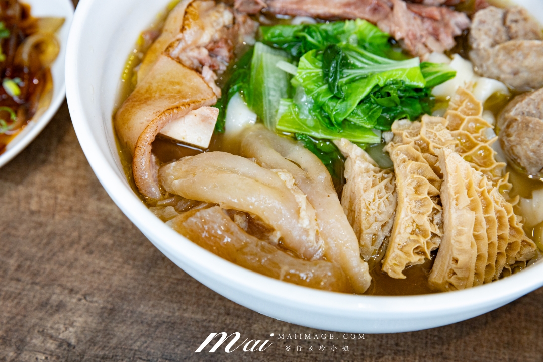 【台北美食】肚康炙燒牛肉麵天津店～牛肉麵節得獎名店！中山站必吃炙燒牛肉麵、清燉、番茄三種湯頭一次滿足。捷運中山站牛肉麵推薦