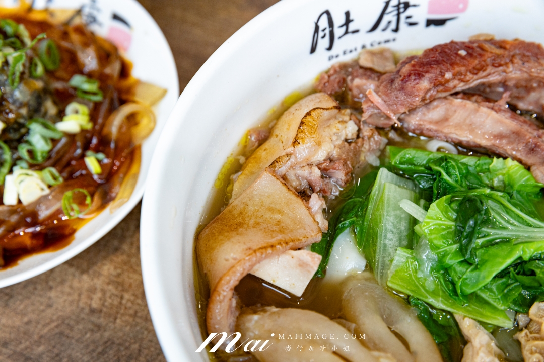 【台北美食】肚康炙燒牛肉麵天津店～牛肉麵節得獎名店！中山站必吃炙燒牛肉麵、清燉、番茄三種湯頭一次滿足。捷運中山站牛肉麵推薦