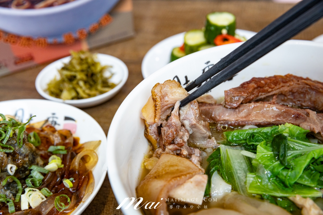 【台北美食】肚康炙燒牛肉麵天津店～牛肉麵節得獎名店！中山站必吃炙燒牛肉麵、清燉、番茄三種湯頭一次滿足。捷運中山站牛肉麵推薦
