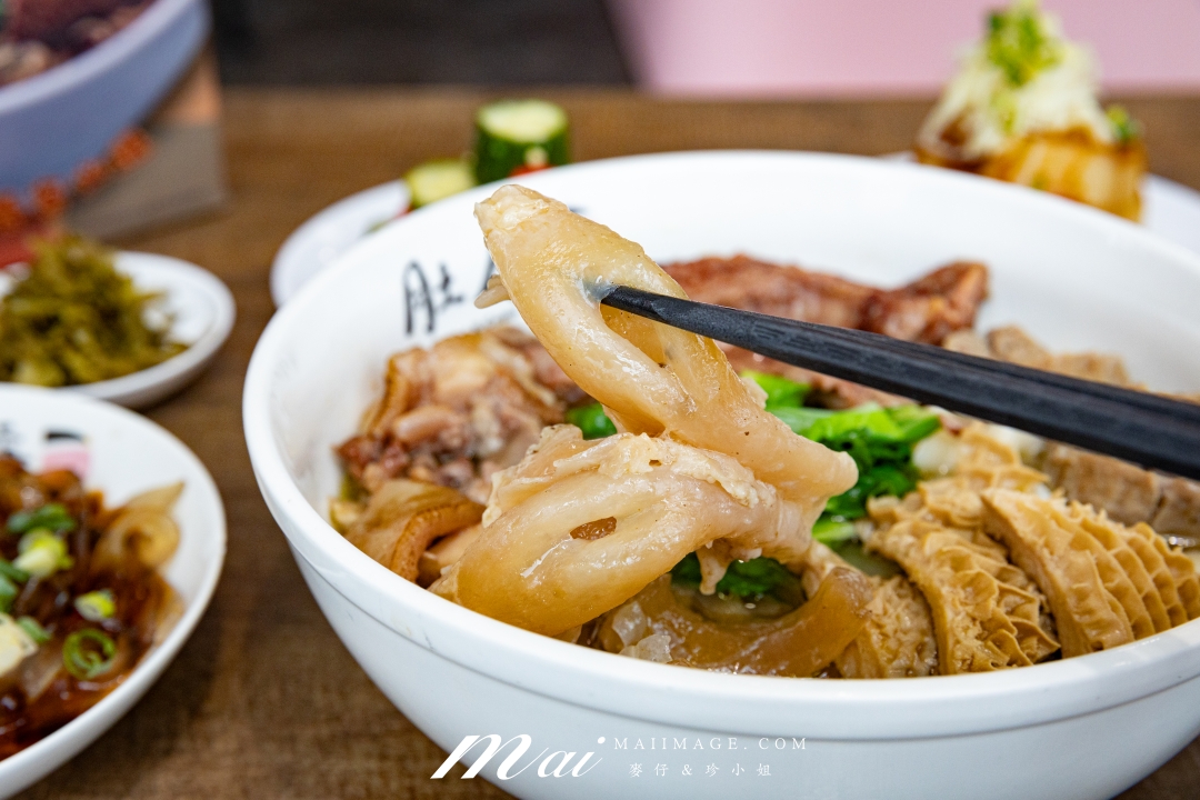 【台北美食】肚康炙燒牛肉麵天津店～牛肉麵節得獎名店！中山站必吃炙燒牛肉麵、清燉、番茄三種湯頭一次滿足。捷運中山站牛肉麵推薦