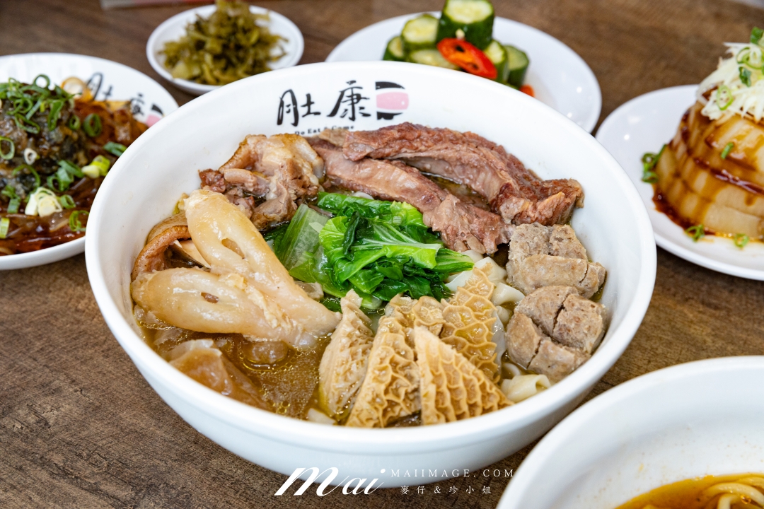 【台北美食】肚康炙燒牛肉麵天津店～牛肉麵節得獎名店！中山站必吃炙燒牛肉麵、清燉、番茄三種湯頭一次滿足。捷運中山站牛肉麵推薦