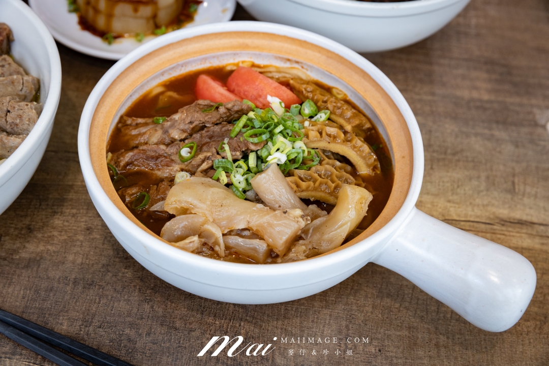 【台北美食】肚康炙燒牛肉麵天津店～牛肉麵節得獎名店！中山站必吃炙燒牛肉麵、清燉、番茄三種湯頭一次滿足。捷運中山站牛肉麵推薦