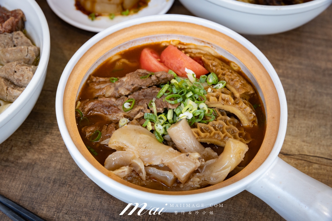 【台北美食】肚康炙燒牛肉麵天津店～牛肉麵節得獎名店！中山站必吃炙燒牛肉麵、清燉、番茄三種湯頭一次滿足。捷運中山站牛肉麵推薦