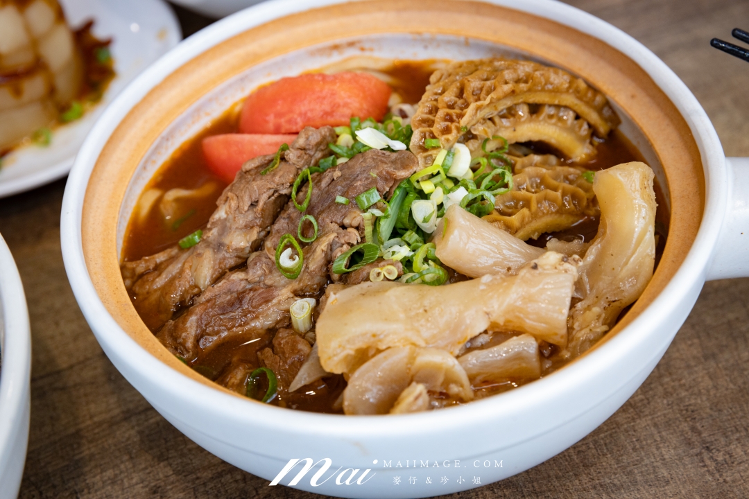【台北美食】肚康炙燒牛肉麵天津店～牛肉麵節得獎名店！中山站必吃炙燒牛肉麵、清燉、番茄三種湯頭一次滿足。捷運中山站牛肉麵推薦