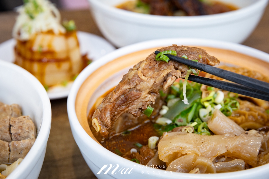 【台北美食】肚康炙燒牛肉麵天津店～牛肉麵節得獎名店！中山站必吃炙燒牛肉麵、清燉、番茄三種湯頭一次滿足。捷運中山站牛肉麵推薦