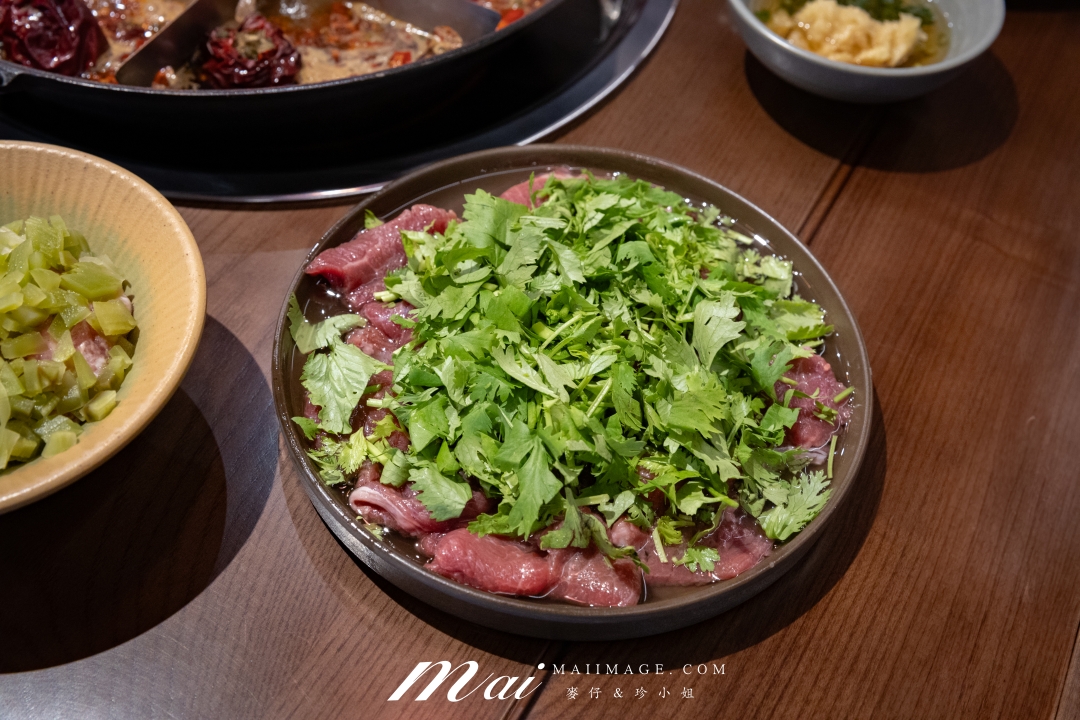 【台北美食】大隊長老火鍋|台北中山區重慶麻辣鍋,九宮格牛油全紅鍋超過癮,香菜嫩牛肉、九宮戰盤必點 【台北美食】大隊長老火鍋|台北中山區重慶麻辣鍋,九宮格牛油全紅鍋超過癮,香菜嫩牛肉、九宮戰盤必點