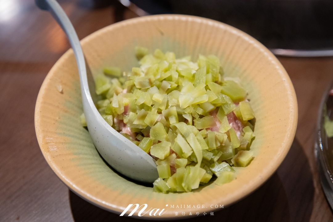 【台北美食】大隊長老火鍋|台北中山區重慶麻辣鍋,九宮格牛油全紅鍋超過癮,香菜嫩牛肉、九宮戰盤必點 【台北美食】大隊長老火鍋|台北中山區重慶麻辣鍋,九宮格牛油全紅鍋超過癮,香菜嫩牛肉、九宮戰盤必點
