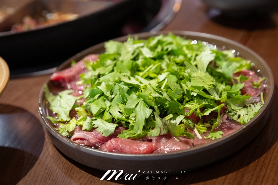 【台北美食】大隊長老火鍋|台北中山區重慶麻辣鍋,九宮格牛油全紅鍋超過癮,香菜嫩牛肉、九宮戰盤必點 【台北美食】大隊長老火鍋|台北中山區重慶麻辣鍋,九宮格牛油全紅鍋超過癮,香菜嫩牛肉、九宮戰盤必點