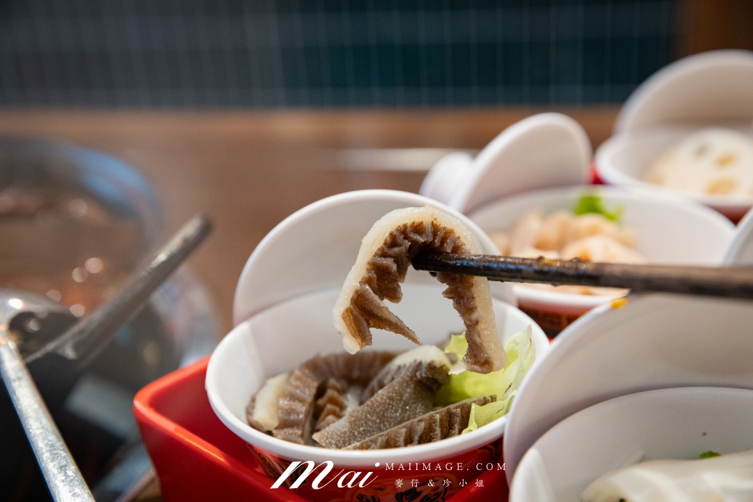 【台北美食】大隊長老火鍋｜台北中山區重慶麻辣鍋，九宮格牛油全紅鍋超過癮，香菜嫩牛肉、九宮戰盤必點