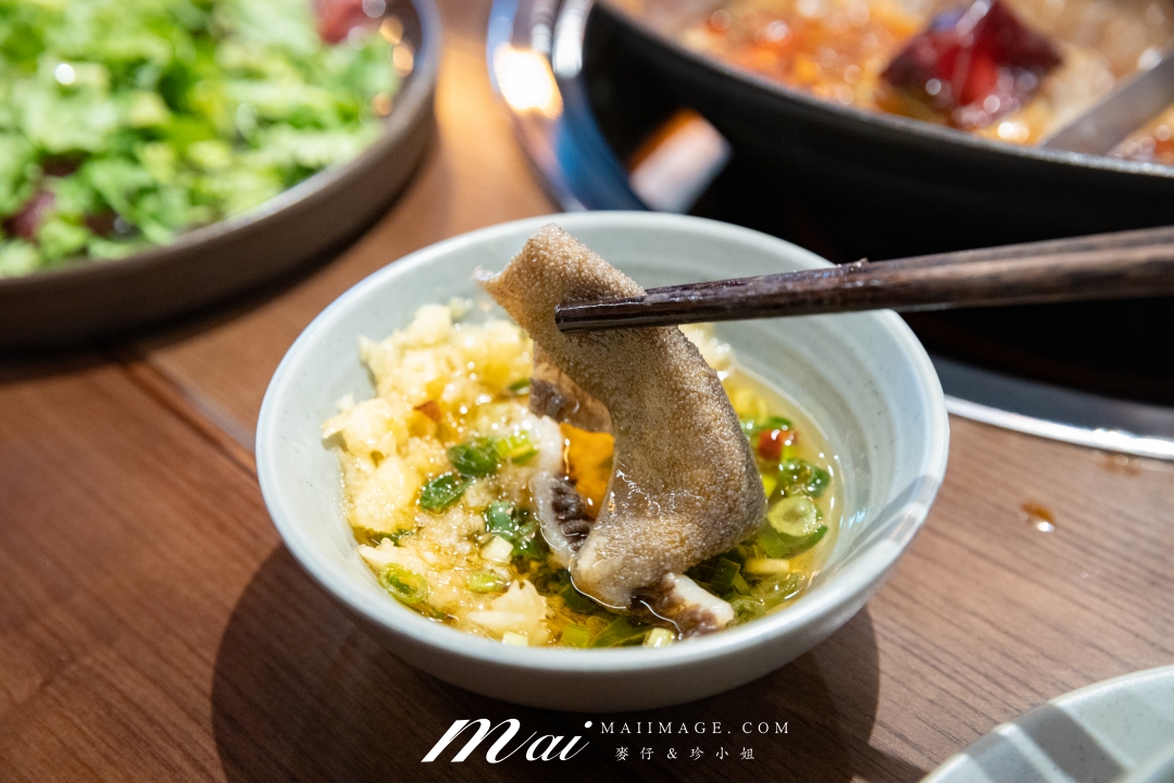 【台北美食】大隊長老火鍋|台北中山區重慶麻辣鍋,九宮格牛油全紅鍋超過癮,香菜嫩牛肉、九宮戰盤必點 【台北美食】大隊長老火鍋|台北中山區重慶麻辣鍋,九宮格牛油全紅鍋超過癮,香菜嫩牛肉、九宮戰盤必點