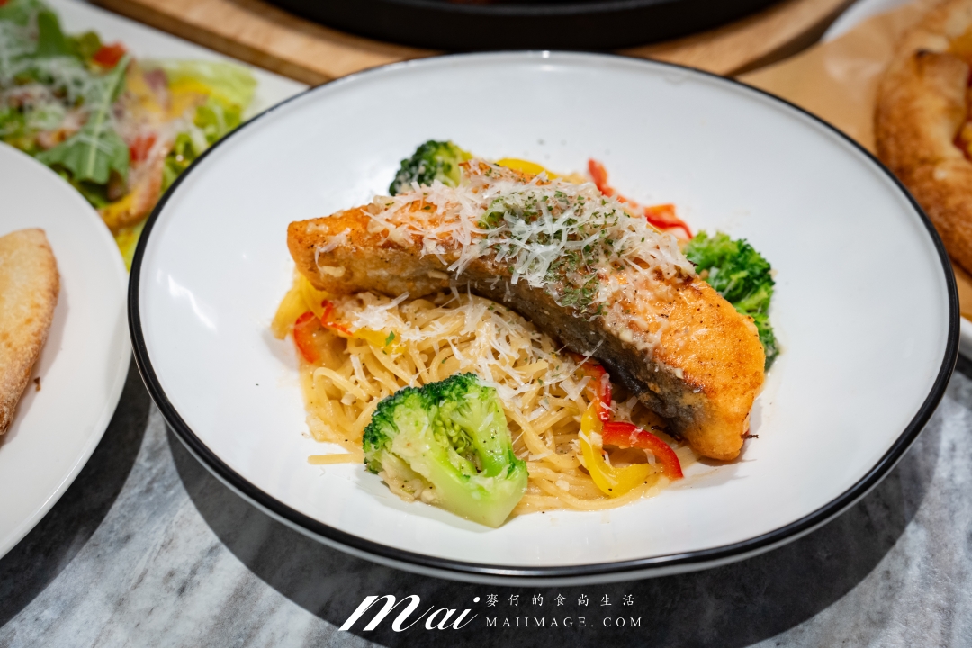 大江購物中心美食推薦｜古拉爵義式料理Cafe Grazie，2680元四人套餐超澎湃！餐飲刷大江聯名卡 享12%回饋金～越吃越划算。