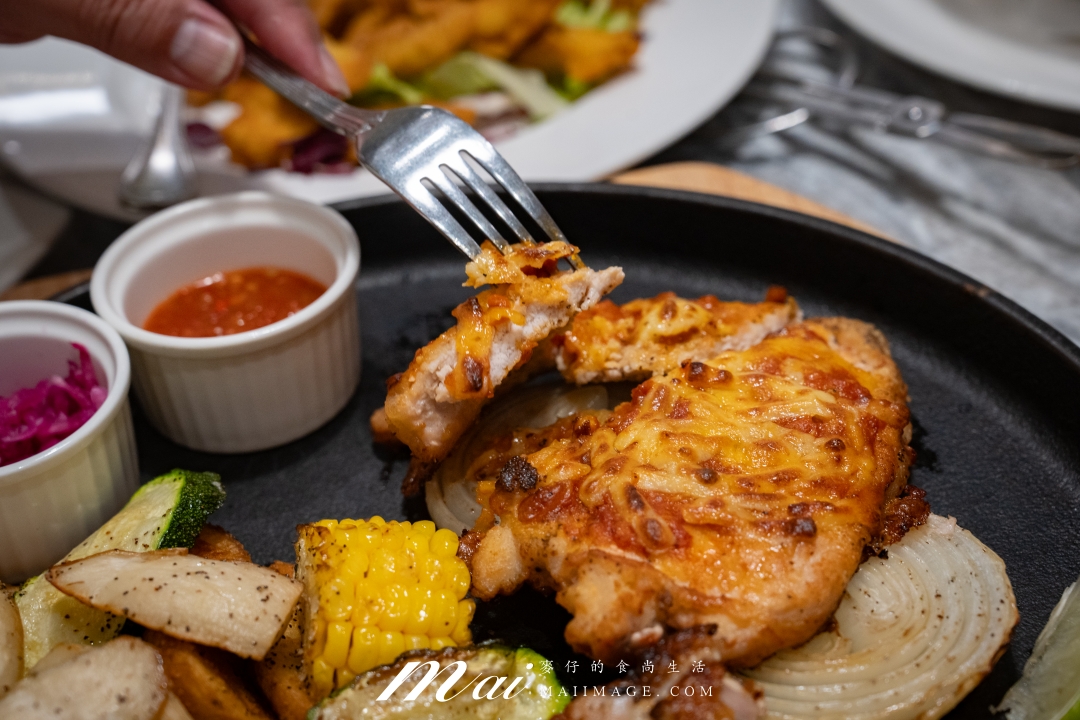 大江購物中心美食推薦｜古拉爵義式料理Cafe Grazie，2680元四人套餐超澎湃！餐飲刷大江聯名卡 享12%回饋金～越吃越划算。