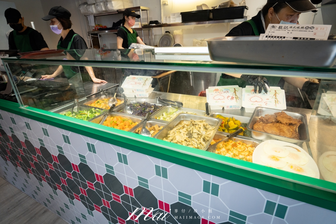 【台北美食】龍記港式燒臘粥麵～松江南京美食推薦！百元黯然銷魂飯、叉燒油雞必吃，台北超人氣排隊燒臘
