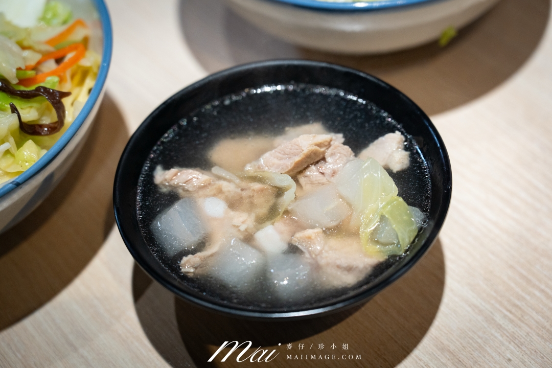 【台北美食】龍記港式燒臘粥麵～松江南京美食推薦！百元黯然銷魂飯、叉燒油雞必吃，台北超人氣排隊燒臘