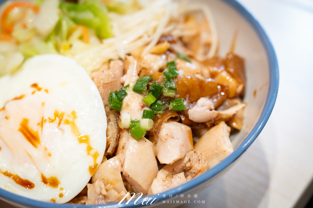 【台北美食】龍記港式燒臘粥麵～松江南京美食推薦！百元黯然銷魂飯、叉燒油雞必吃，台北超人氣排隊燒臘