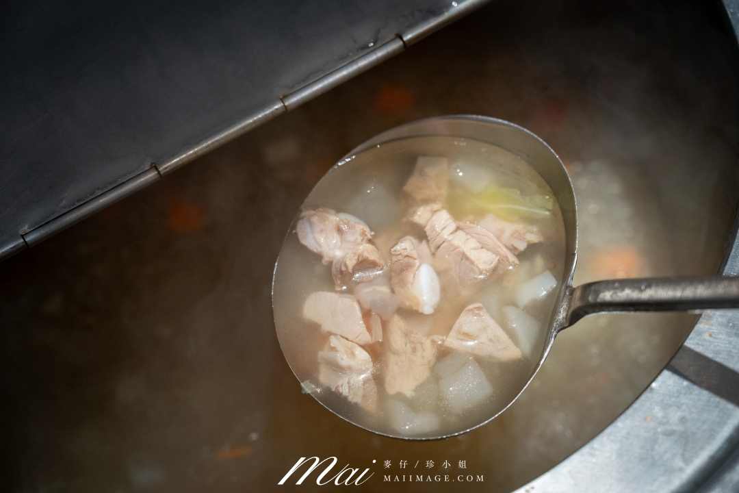 【台北美食】龍記港式燒臘粥麵～松江南京美食推薦！百元黯然銷魂飯、叉燒油雞必吃，台北超人氣排隊燒臘