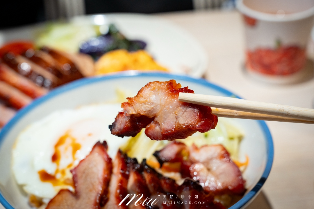 【台北美食】龍記港式燒臘粥麵～松江南京美食推薦！百元黯然銷魂飯、叉燒油雞必吃，台北超人氣排隊燒臘