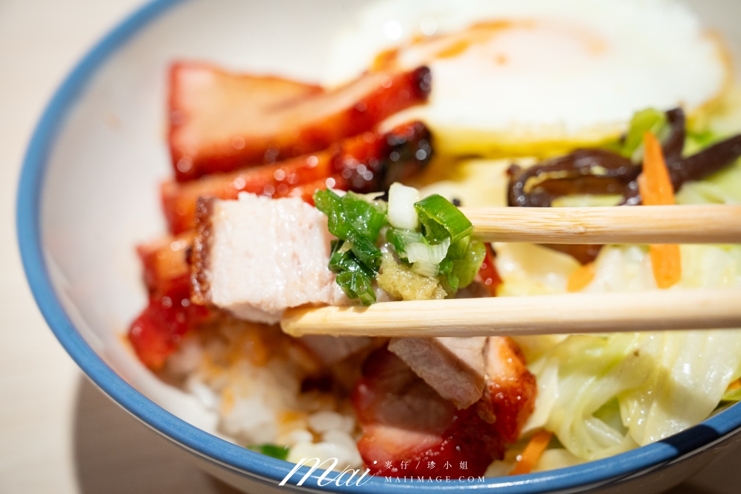 【台北美食】龍記港式燒臘粥麵～松江南京美食推薦！百元黯然銷魂飯、叉燒油雞必吃，台北超人氣排隊燒臘