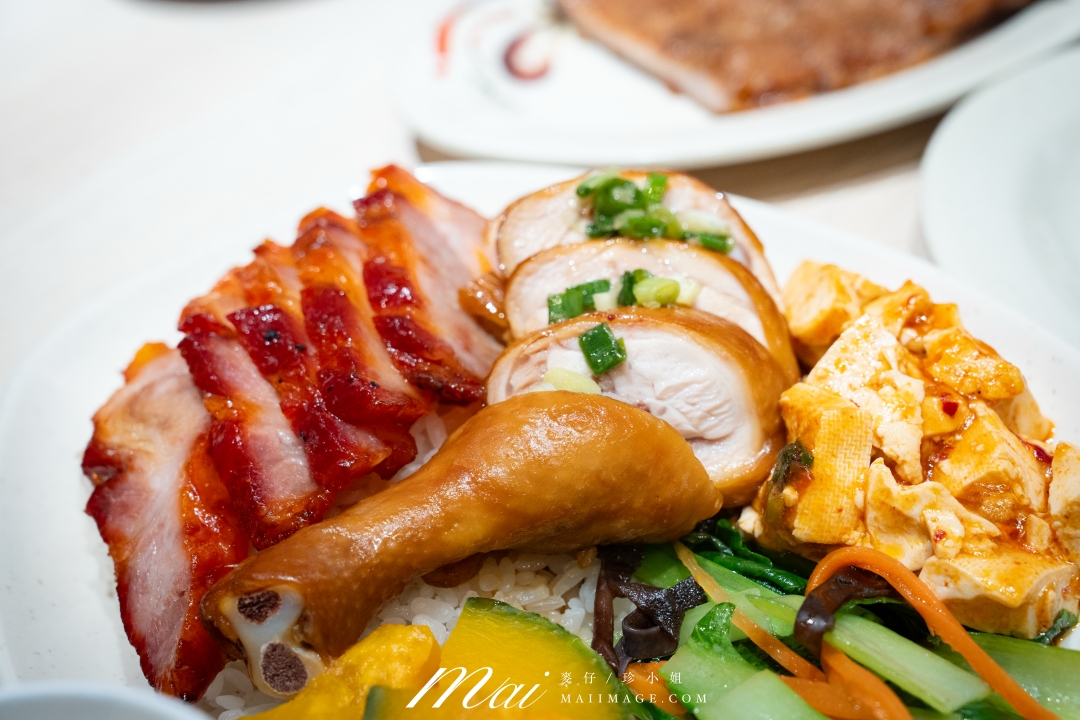 【台北美食】龍記港式燒臘粥麵～松江南京美食推薦！百元黯然銷魂飯、叉燒油雞必吃，台北超人氣排隊燒臘